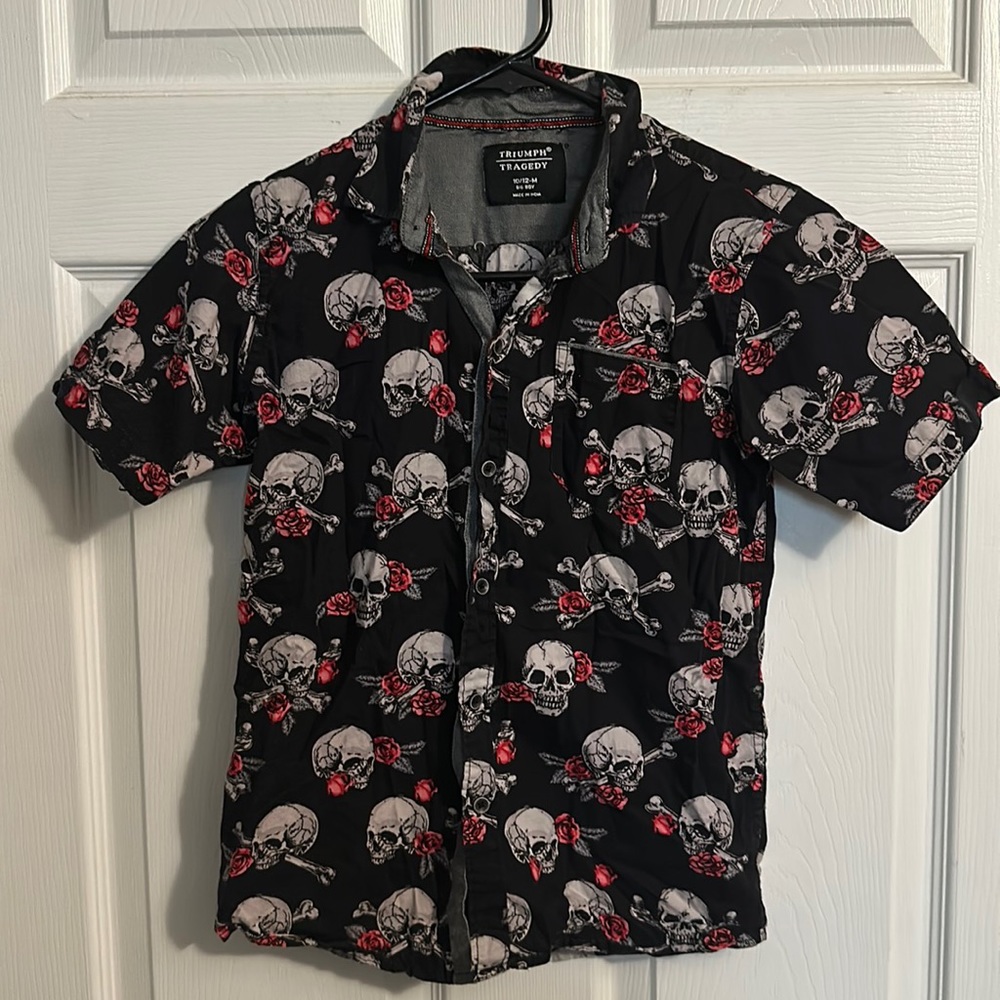 Triumph Tragedy Button Down Skull Short Sleeve. Size Medium (10/12).
